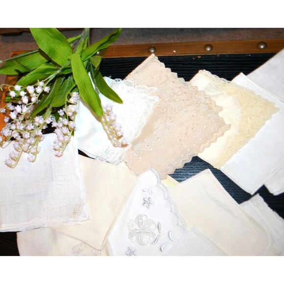 Vintage Hankies Weddings Friends Church Ladies & More 24 Pieces - Picture 2 of 5
